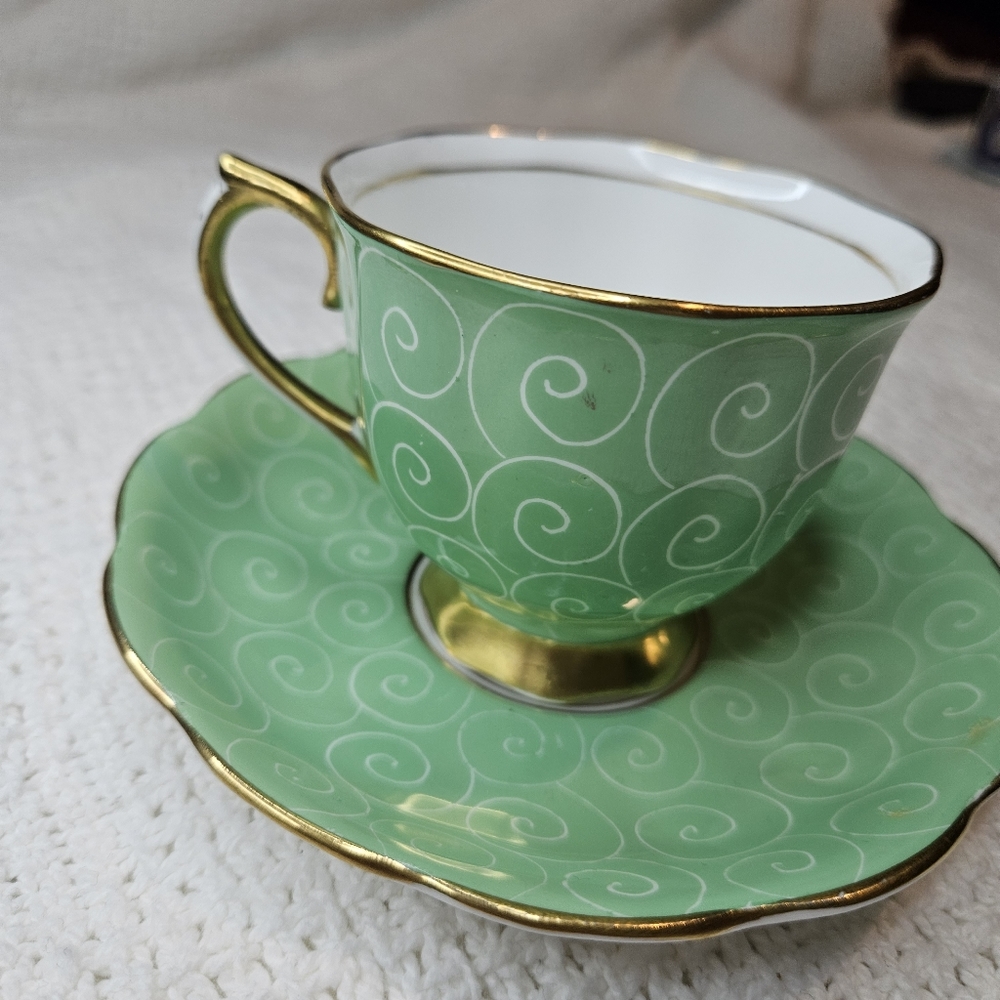 Royal Albert Crown Bone England China Teacup Saucer GREEN w/White Swirls…